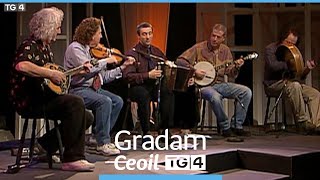 Irish Folk Band De Danann at the TG4 Traditional Irish Music Awards 2000  Gradam Ceoil TG4 [upl. by Holmen]