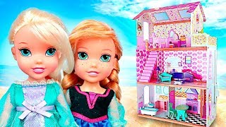 ❄️ ELSA AND ANNA Build Their NEW PALACE  Frozen Dolls [upl. by Swithbert304]