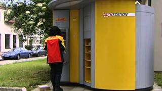 Zusteller legt Pakete in DHL Packstation ein [upl. by Myrwyn]