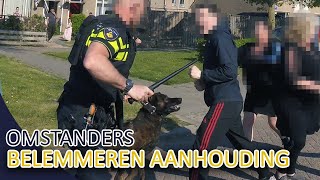 POLITIE  Omstanders belemmeren aanhouding  Inzet politiehond  Politie Almere [upl. by Sula]