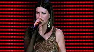 Laura Pausini  Amores Extraños live HD1080p [upl. by Mashe]